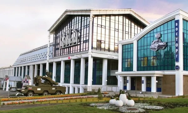 Организовать постоянный доступ к еде на заводе в режиме 24/7.