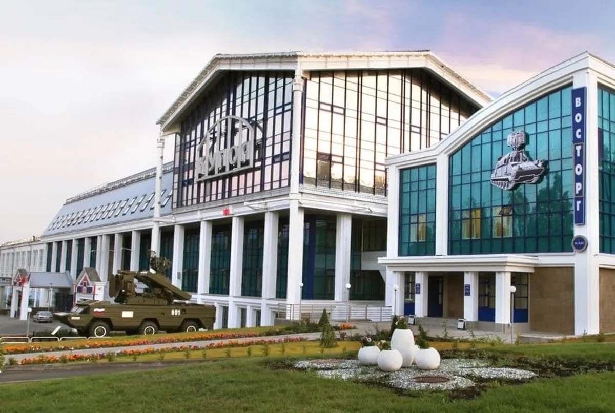 Организовать постоянный доступ к еде на заводе в режиме 24/7.